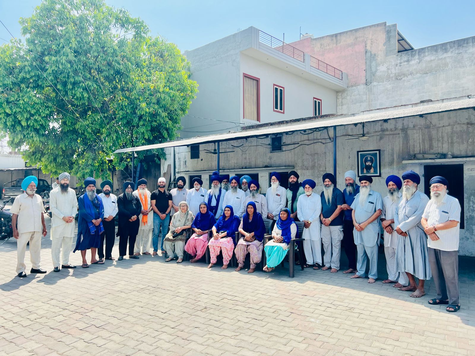 श्री गुरु तेग बहादुर जी के 350वें शहीदी पर्व को मनाने के लिए गुरुद्वारा मंजी साहिब में जिला स्तरीय बैठक आयोजित की गई।